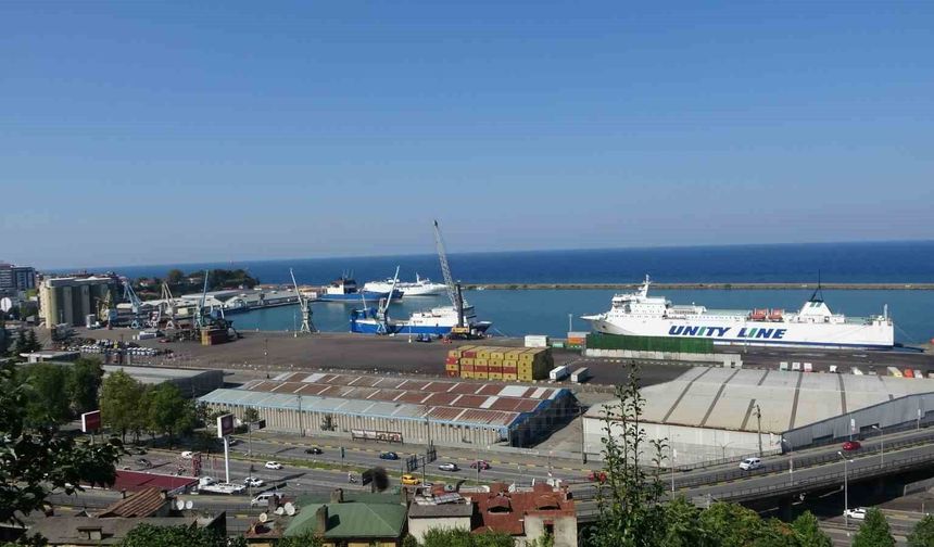 Dron saldırısına uğrayan Ro-Ro gemisi Trabzon Limanı'na demirledi
