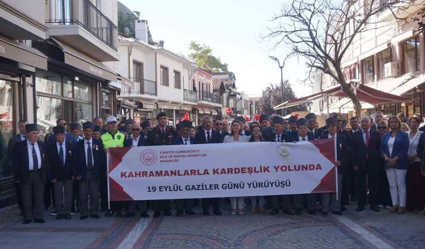 Edirne'de Kahramanlar ile kardeşlik yolunda yürüyüşü düzenlendi