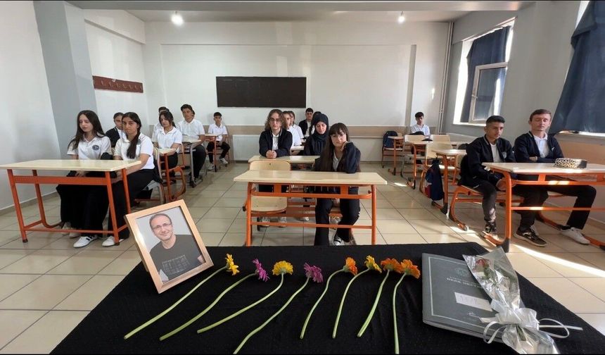 Eğitim yuvasında hüzünlü ilk gün: Yüksekova'da vefat eden fizik öğretmeni İkram Anuk unutulmadı