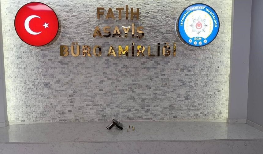 Fatih'te iş yerinin fotoğraflarını çekip, saldırı hazırlığı yapan 2 şüpheli yakalandı