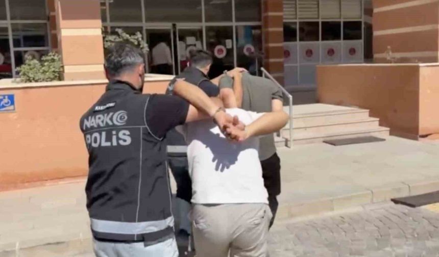 Fotoğraf makinesinin içinden uyuşturucu çıktı: 2 gözaltı