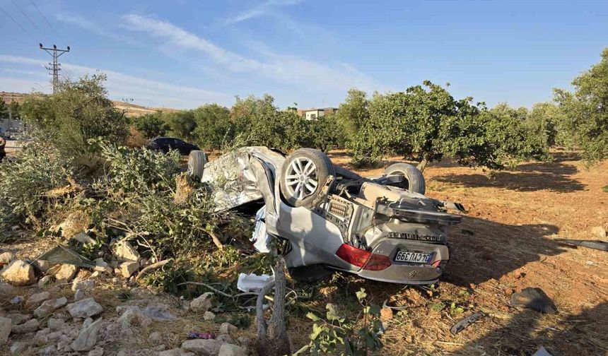 Gaziantep'te motosikletle çarpışan otomobil fıstık tarlasına uçtu: 1 ölü, 6 yaralı