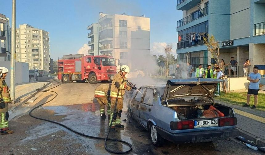 İskenderun'da Tofaş alevlere teslim oldu