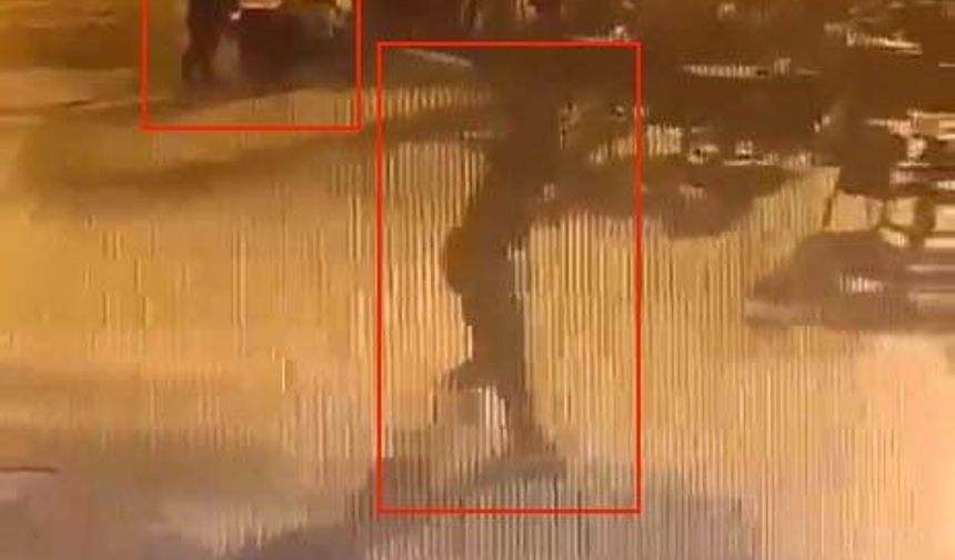 İzmir'de belediyeye ait kafeye silahlı saldırı kamerada