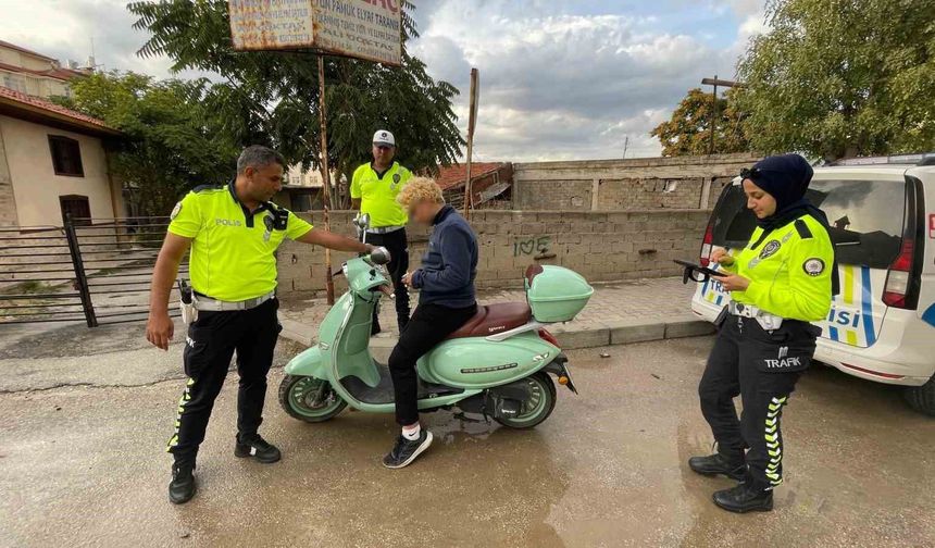 Karaman'da ters yönde giden kasksız motosiklet sürücüsüne 12 bin 500 lira ceza