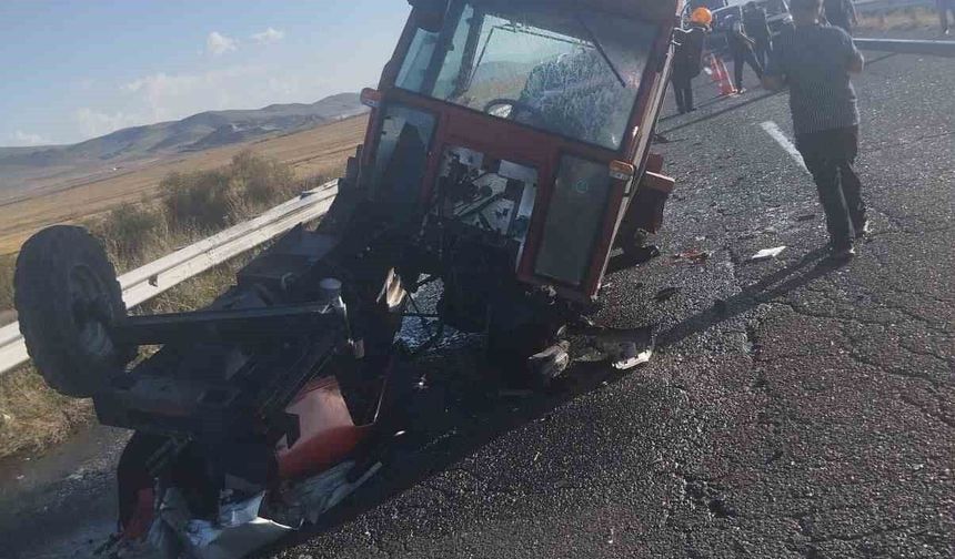 Kars'ta traktörle otomobil çarpıştı: 6 yaralı