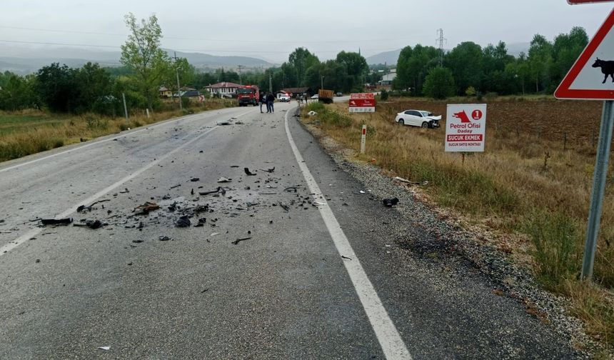 Kastamonu'da otomobiller kafa kafaya çarpıştı: 5 yaralı