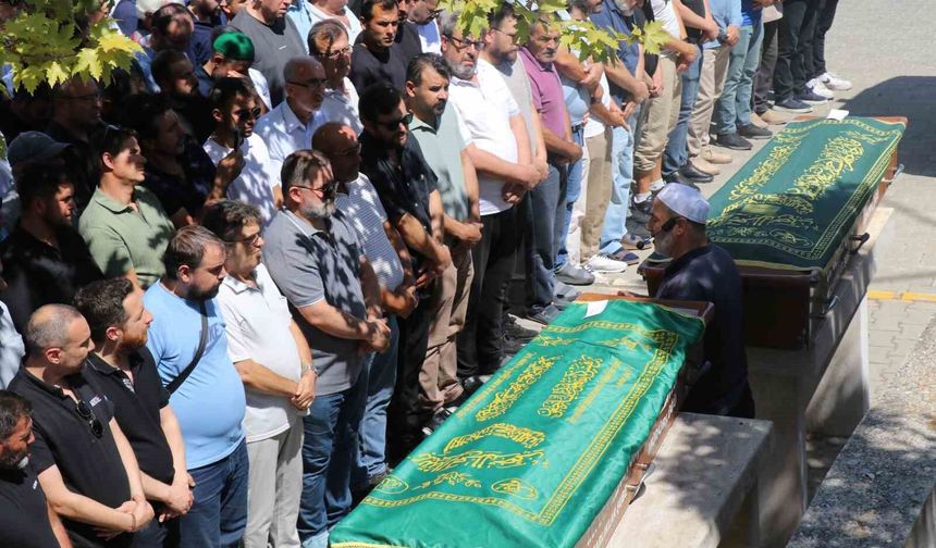 Kazada ölen genç annesinin mezarına, acısına dayanamayan babası ise yanlarına defin edildi