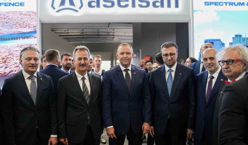 Polonya Cumhurbaşkanı Nawrocki, ASELSAN standını ziyaret etti