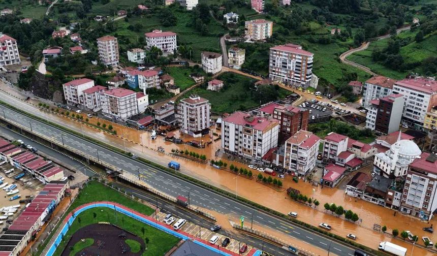 Rize'nin İyidere ilçesinde selin ortaya çıkardığı manzara havadan görüntülendi
