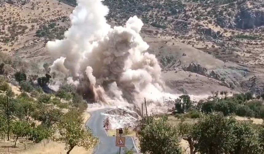 Siirt-Pervari yolunda kontrollü patlatma kamerada