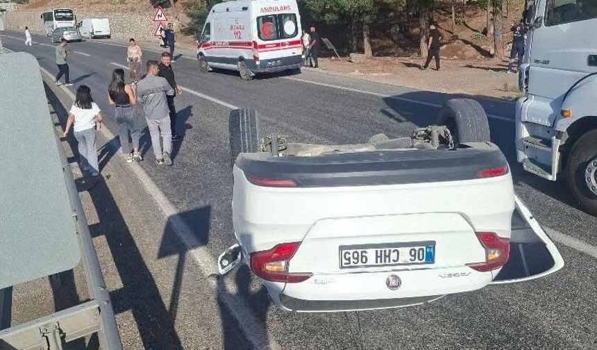 Siirt'te otomobil takla attı: 2 kişi ölümden döndü