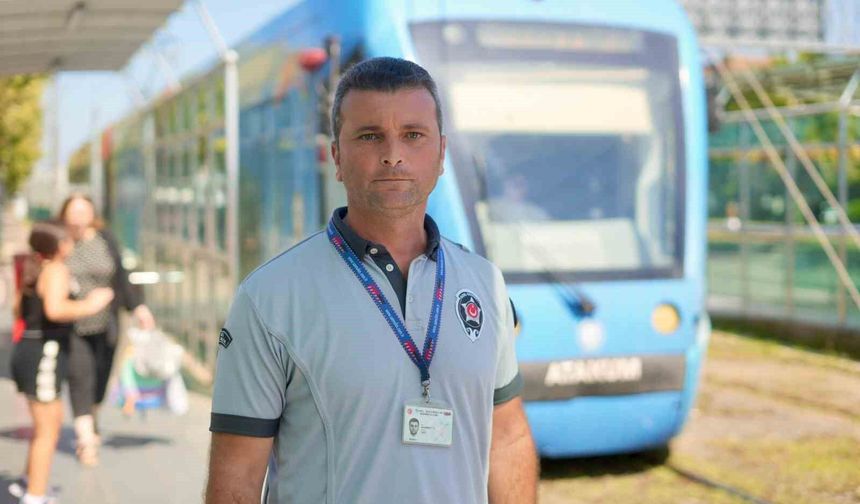Tramvayın önüne koşan 5 yaşındaki çocuğu kurtaran güvenlik görevlisi konuştu: 'Kendi kızım gözümün önüne geldi'