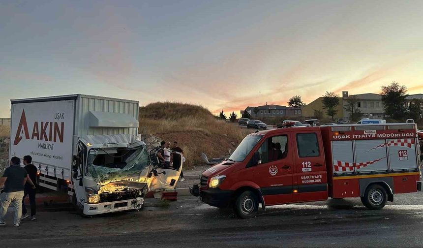 Uşak'ta itfaiye aracı ile kamyon çarpıştı: 1 ölü, 2 yaralı