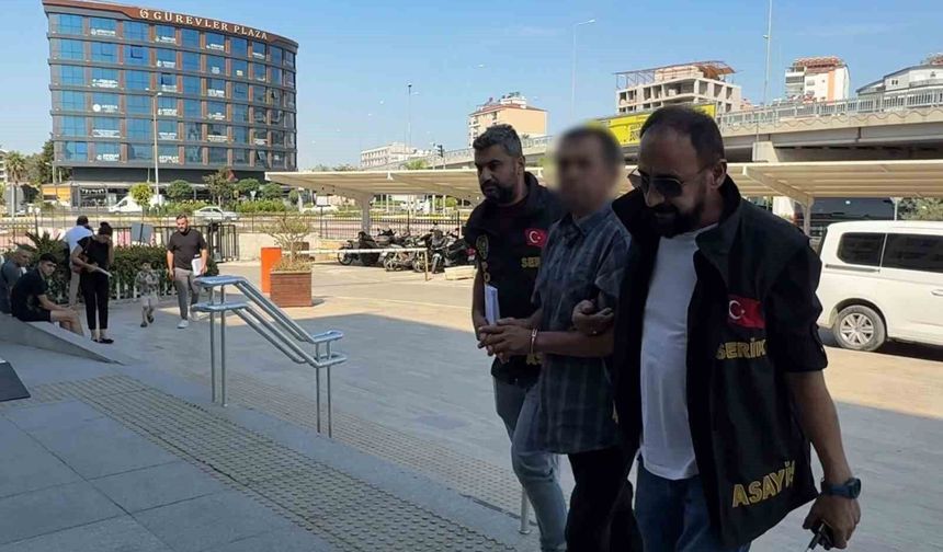 Üzerine çöp poşeti geçirip küçükbaş hayvanlarını şikayet eden ailenin otomobilini kundakladı