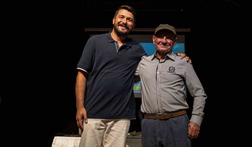 Yaren Leylek ve Adem Amca'nın dostluğu İzmir'de büyük ilgi gördü