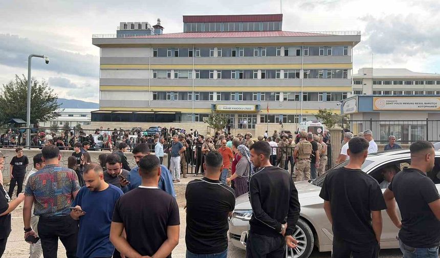 Yeğeni tarafından öğretmenin öldürüldüğü saldırıda, silah seslerini duyup okula koşanlar yaşananları anlattı