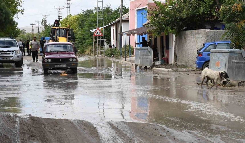 Yozgat'ta iki saatlik sağanak sele dönüştü: Evler, bahçeler ve tarım arazileri zarar gördü