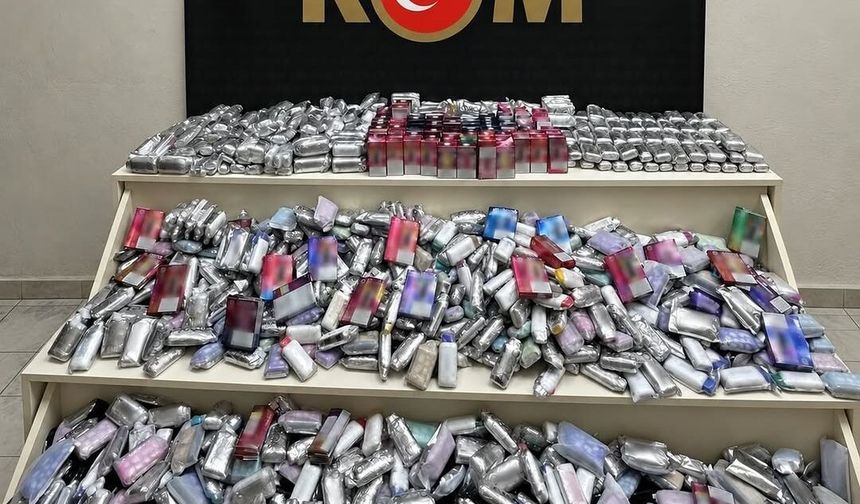 Mardiin’de bir araçta yapılan aramada 1.375 adet elektronik nargile ele geçirildi
