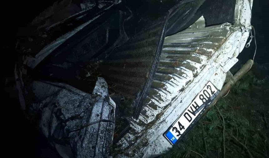 Artvin'de trafik kazası: Baba öldü, iki çocuğu yaralandı