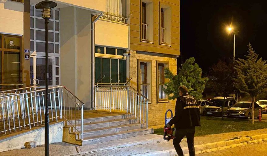 Binanın önündeki bıçaklı kavga 'hesap' yüzünden çıkmış