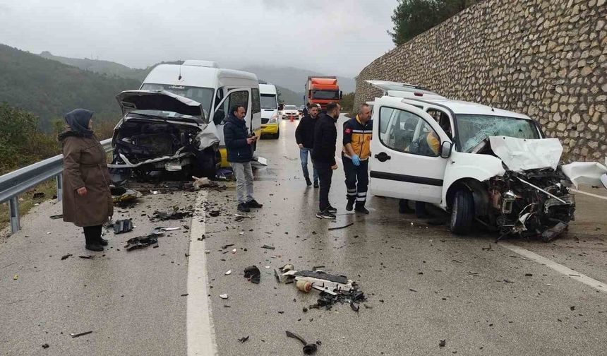 Bursa'da feci kaza: 1 ölü, 10 yaralı