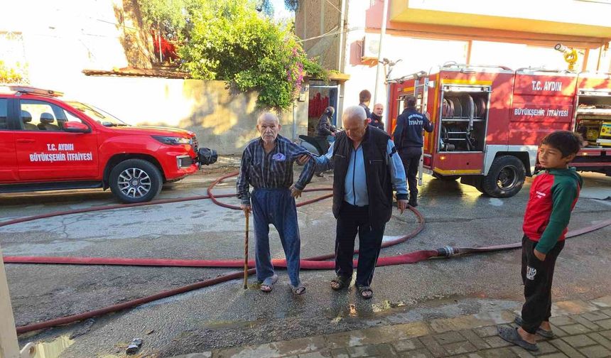 Elektrikli battaniye evi küle çevirdi, yaşlı adam son anda kurtuldu