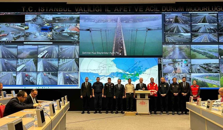 İstanbul Valisi Davut Gül: 'Yarın da okullarımız tatil edildi'