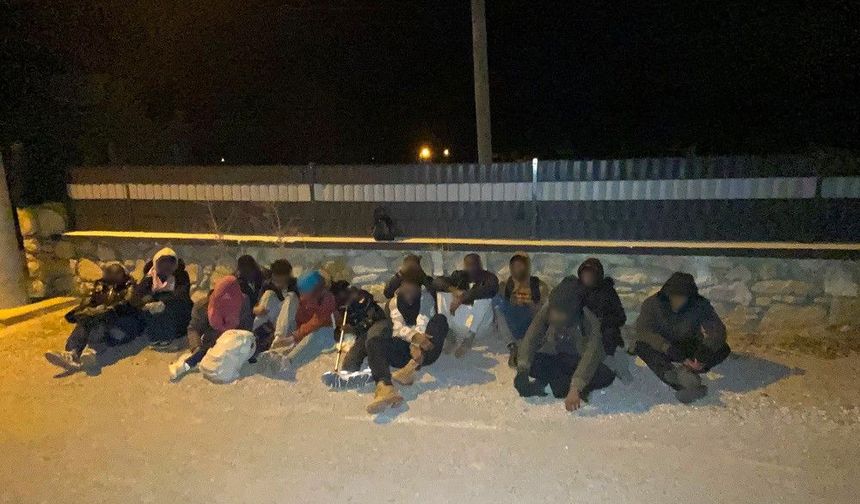 İzmir'de 16 düzensiz göçmen yakalandı