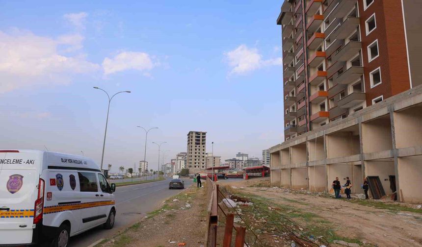 Kahramanmaraş'ta inşaat önünde erkek cesedi bulundu
