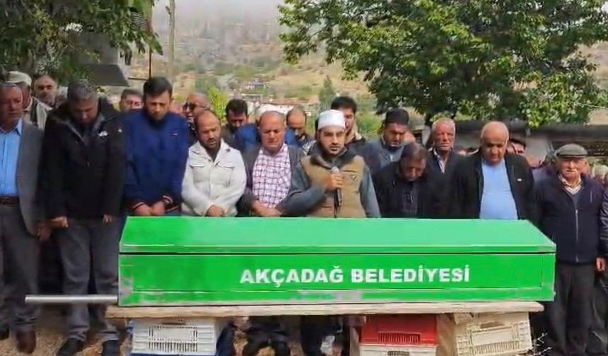 Kalp krizi geçirerek hayatını kaybeden anne ve oğlu defnedildi
