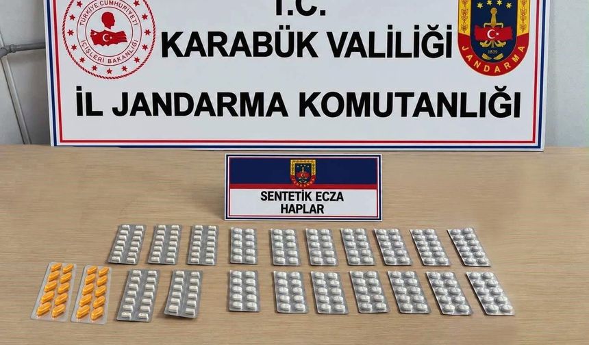 Karabük'te 230 sentetik ecza hapı ele geçirildi