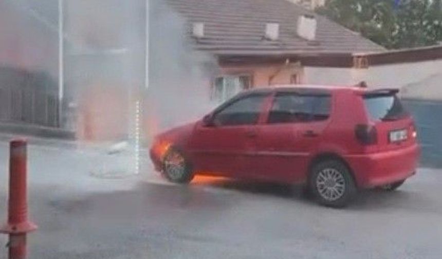 Karabük'te park halindeki otomobil alev aldı