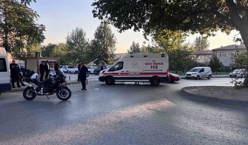 Kavşaktan dönen motosikletli Yunus ekibi kaza yaptı: 2 polis yaralı