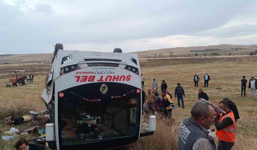 Midibüs devrildi: 25 yaralı