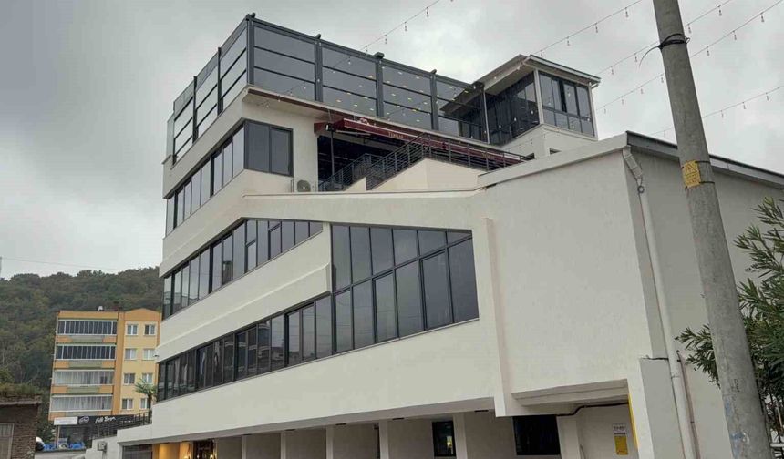 Restoranın yemek asansörü 4. kattan zemine düştü: Garson hayatını kaybetti