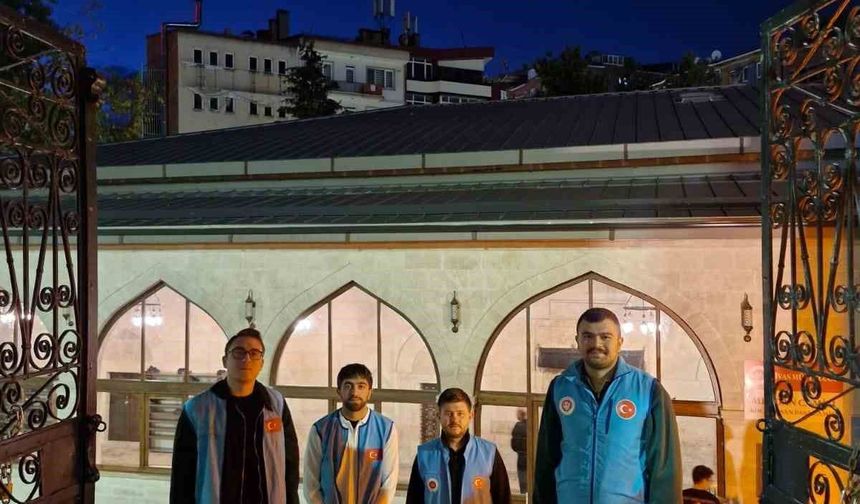 Sivas'ta gençlerden esnafa anlamlı siftah geleneği