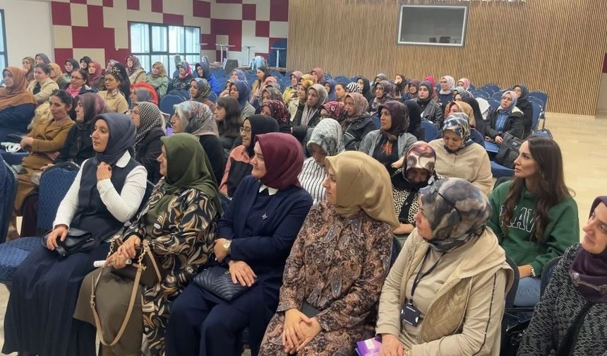 Sivas'ta kursiyerlere kanserde erken teşhisin önemi anlatıldı