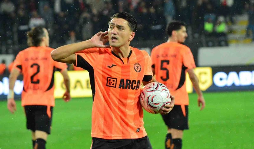Trendyol Süper Lig: Çorum FK: 1 - Çaykur Rizespor: 1 (İlk yarı)
