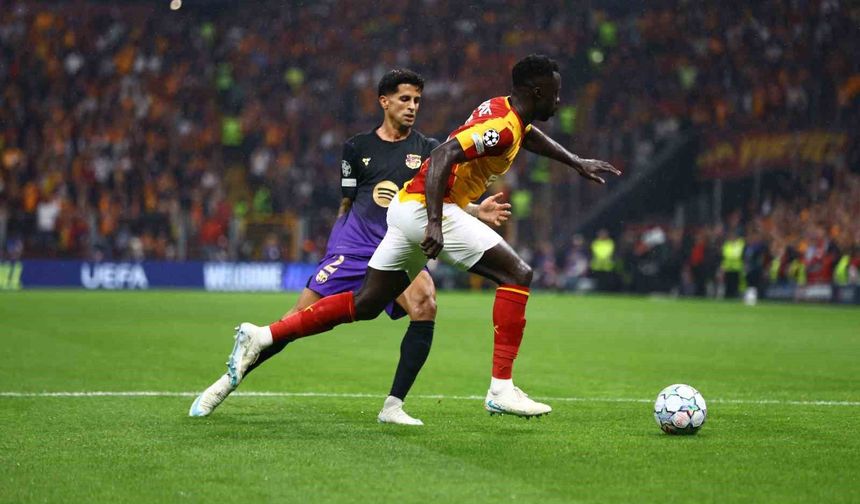 UEFA Şampiyonlar Ligi: Galatasaray: 1 - Barcelona: 1 (İlk yarı)