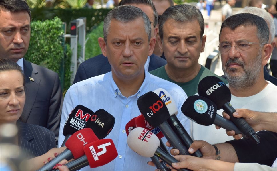CHP Genel Başkanı Özel, Zeyrek için düzenlenen taziyenin son gününde konuştu:
