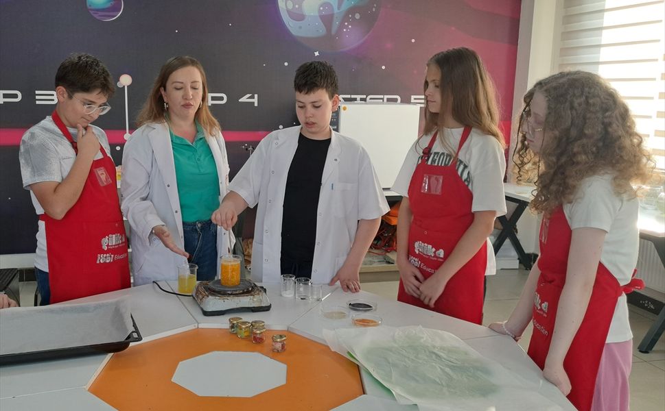 Sakarya'da öğrenciler bal kabağından çevre dostu biyoplastik üretti