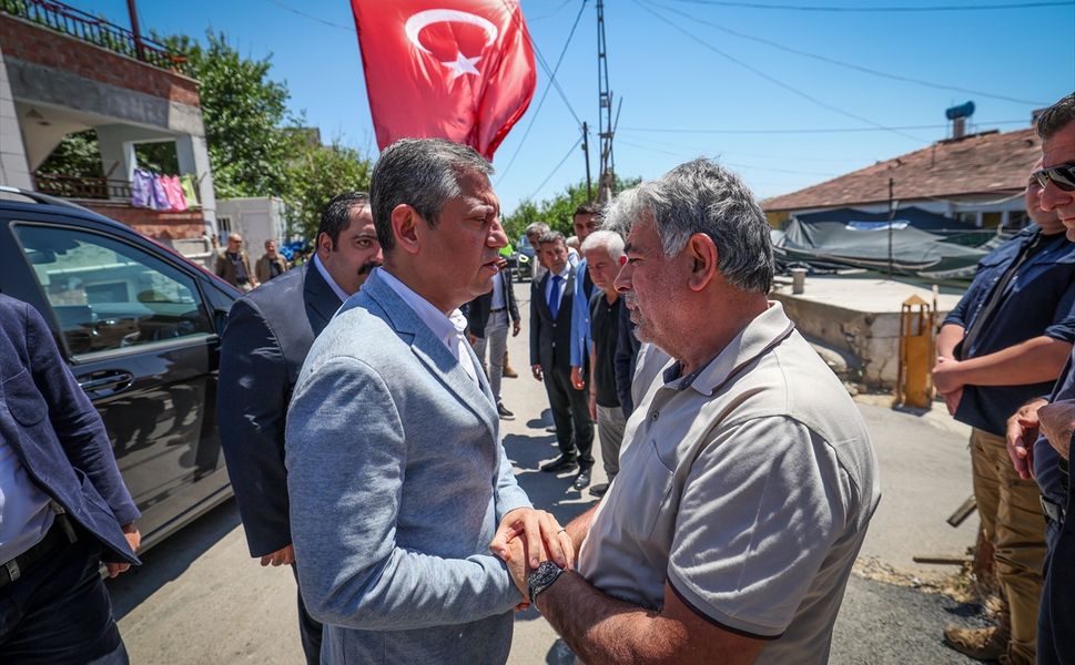 CHP Genel Başkanı Özel, şehit ailesini ziyaret etti