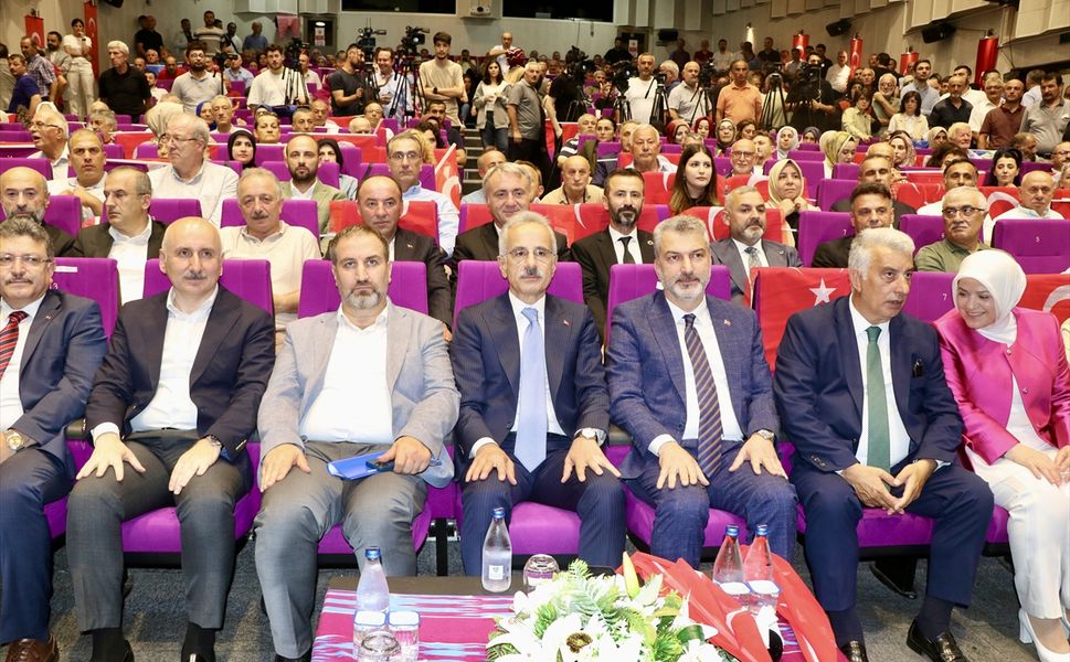 Ulaştırma ve Altyapı Bakanı Uraloğlu, AK Parti Trabzon Genişletilmiş İl Danışma Meclisi Toplantısı'nda konuştu: