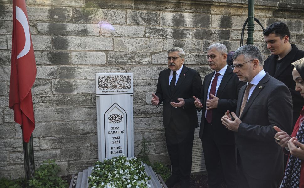 AK Parti Kültür ve Sanat Politikaları Başkanlığından Karakoç ile Varank'ın kabirlerine ziyaret