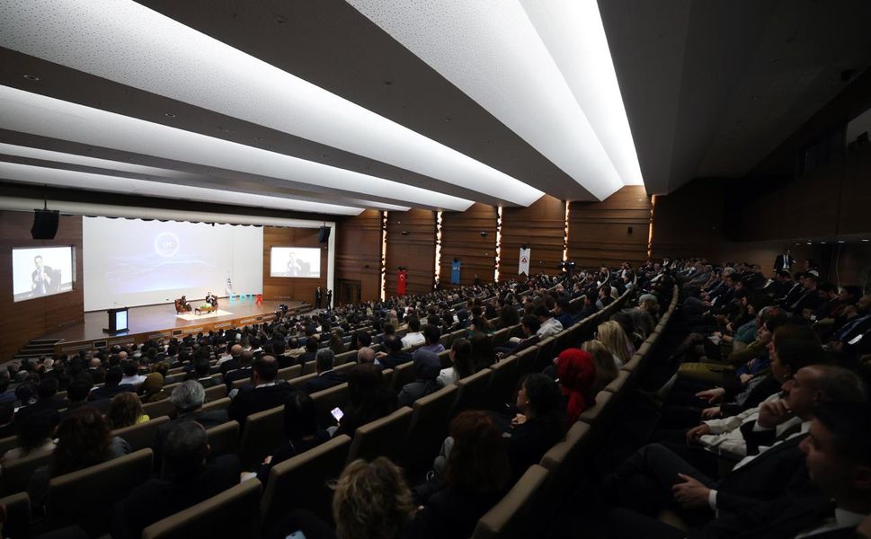 Bakan Bayraktar, EPIX söyleşisinde enerji uzmanlarıyla buluştu