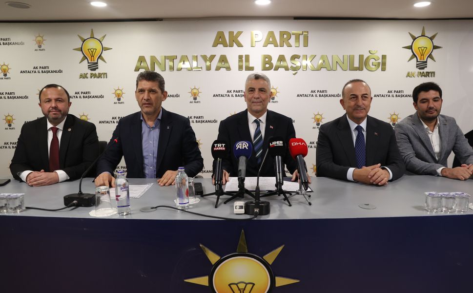 Ticaret Bakanı Bolat, Antalya'da partililerle buluştu: