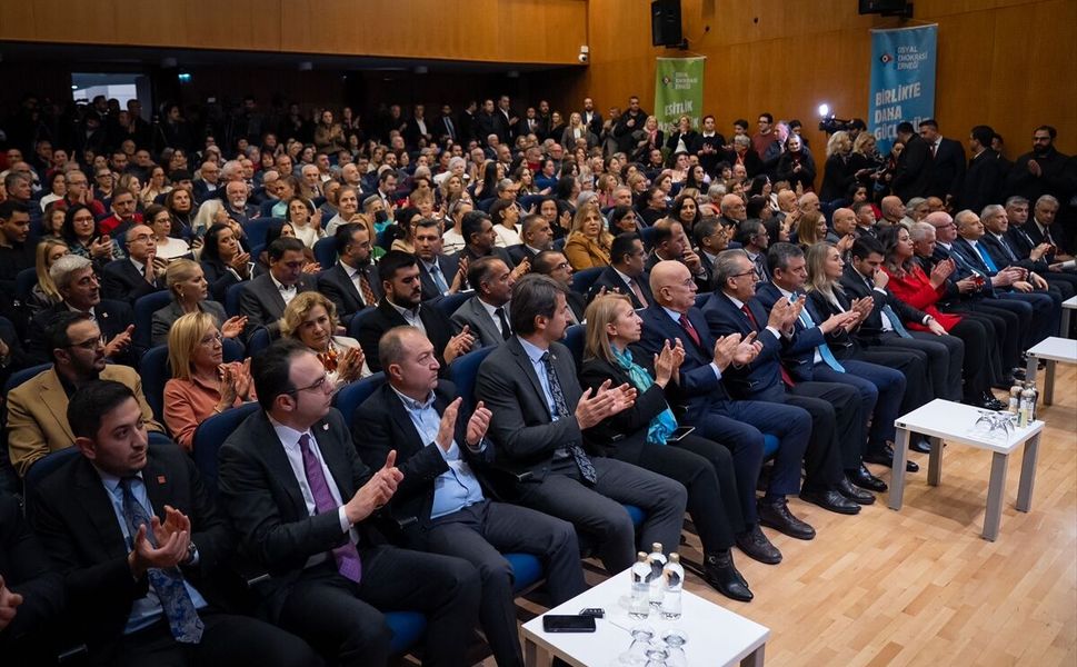 CHP Genel Başkanı Özel, 'İnsan Hakları Günü Ödül Töreni'nde konuştu: