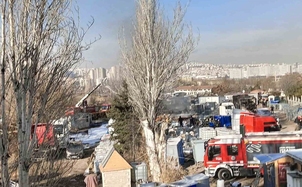 Ankara'da alkol yüklü tırlar alev aldı