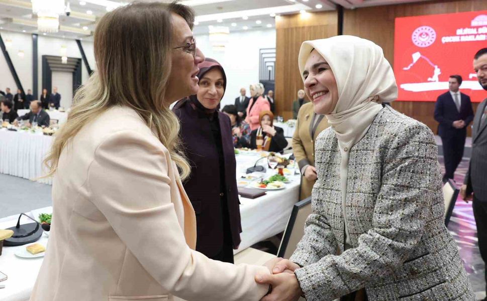 Bakan Göktaş: 'Çocuklarımızı dijital dünyadaki zararlı içeriklerden korumak hepimizin ortak sorumluluğu'